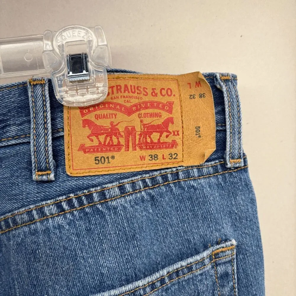 Vintage 2002 Levi’s 501 Faded Distressed Denim Jeans 38x32 (38x31 Actual)‎ Y2K